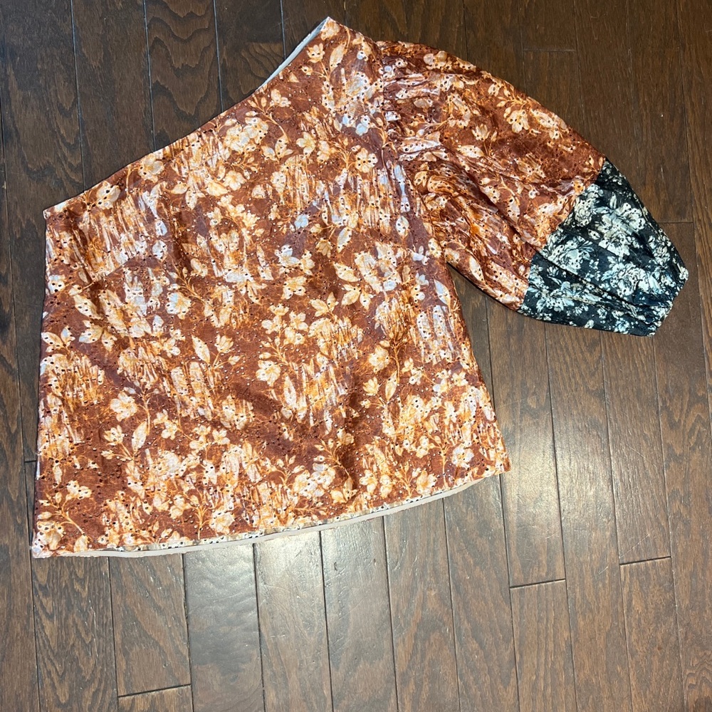 Sachin & Babi Anthropology. One shoulder top, brand new, small size.
